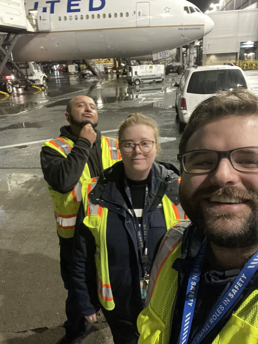 A rainy night at SFO is the perfect opportunity for a Safety Blitz! We had all swing CG leaders out with us talking wet weather safety. Was fortunate to be over talking to our great RSE’s on Ramp 5! @AOSafetyUAL @Auggiie69 @DJKinzelman