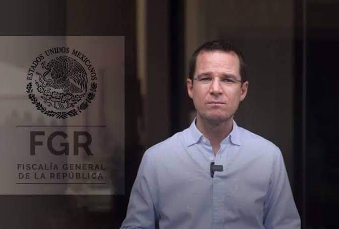 ¡PROHIBIDO OLVIDAR MÉXICO! 
Ricardo Anaya nunca ha ganado una elección, y hoy está en la lista de los plurinominales al Senado, y en una posición envidiable y con ello gozará de la impunidad que le otorga el fuero. 

Es necesario eliminar esta cuota política llamada