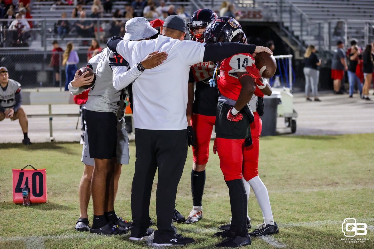 Strawberry Crest vs. LCA #football #sportsphotography #sportsphotographer #gametime #footballplayer #peachybrassstudios #fridaynightlights #strawberrycrest #footballphotography ⁦@CoachJohnKelly⁩ @Crest_HSFB⁩ ⁦@TheSCHSChargers⁩ ⁦@athletics_schs⁩