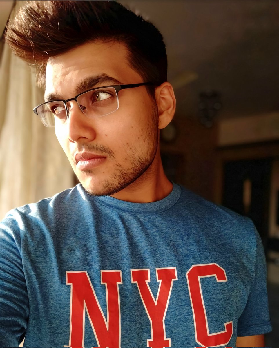 Az7y_'s tweet image. Manifesting this jawline again.
Oh no... cardio time. 🥵