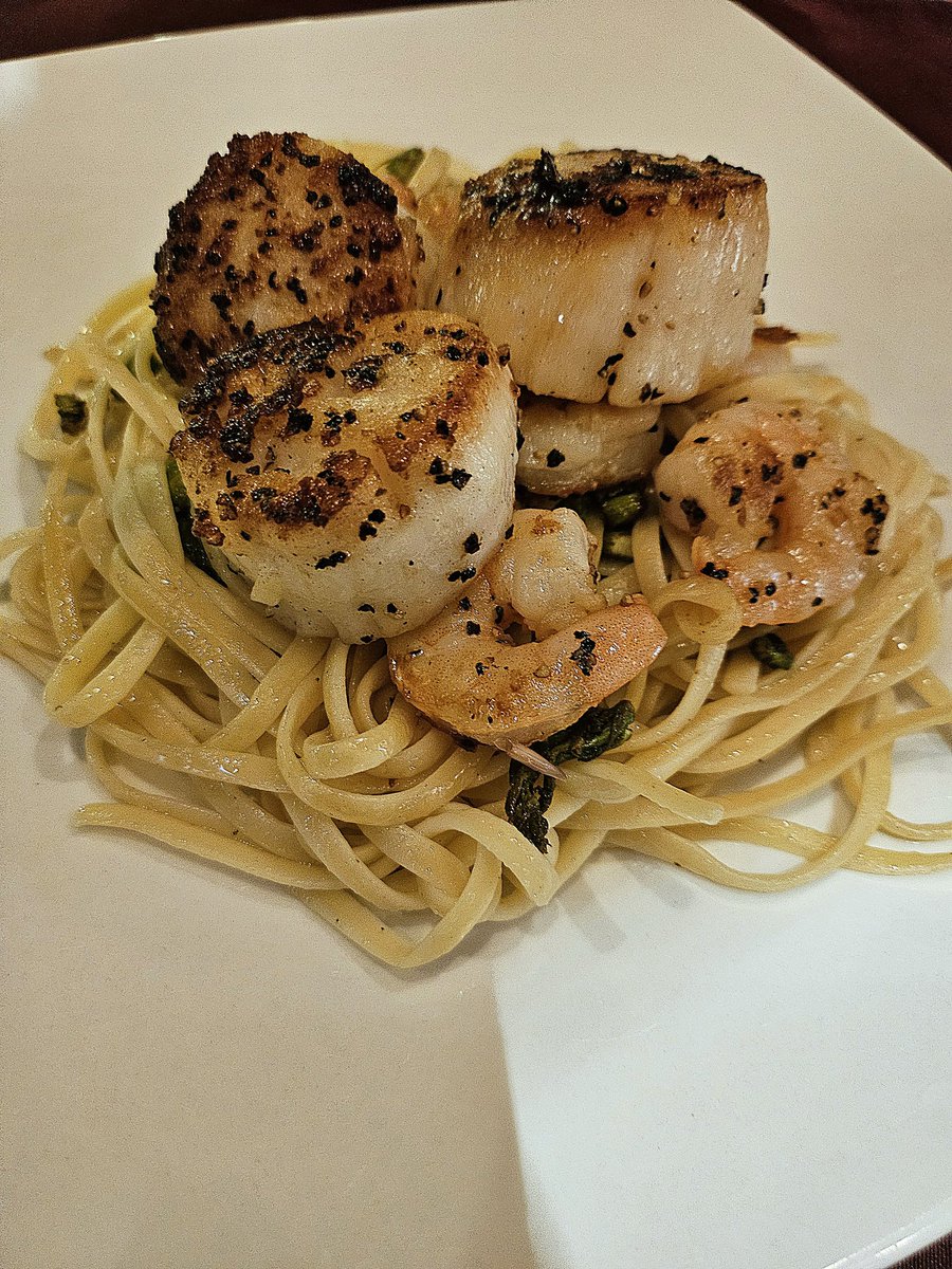 Seared Shrimp and Scallops over butter noodles and Asparagus #ChefSpecial this evening   

@ChefGruel @TheRealHoge @TheKipWilson @SlickRick1227 @StuartFeiner