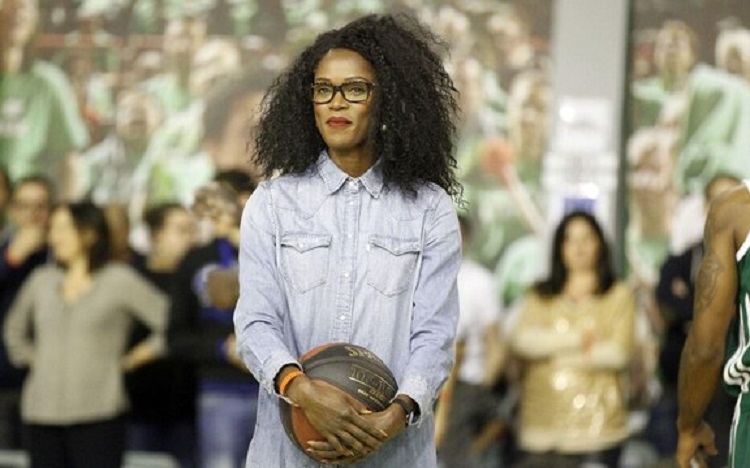 DubreuilhMarcel's tweet photo. Soutien indéfectible à notre basketteuse Émilie Gomis (@emiliegomis) qui a courageusement exprimé son empathie envers la souffrance palestinienne tout en dénonçant les agressions et en paie les conséquences. J'encourage vivement ceux qui me suivent à la remercier, car notre objectif est de défendre une voix allant à contre-courant. Il est primordial que cette défense ne se traduise pas par l'oubli de son courageux engagement. 
Émilie Gomis mérite d'être saluée comme l'une de ces Françaises qui n'hésitent pas à prendre position. Elle devrait bénéficier d'un soutien total, non seulement de la part des citoyens français, mais aussi de la part de politiciens, d'artistes, personnalités sportives, d'intellectuels, de militants des droits de l'homme, d'ONG...
Nous remporterons la lutte pour que la vérité soit entendue lorsque les sportifs, les artistes, politiques... n'auront plus peur de s'exprimer sur Israël. Cela exige un soutien inconditionnel du peuple français, largement en accord avec sa championne Émilie Gomis, qui a non seulement servi et honoré le sport français dans le monde, mais qui a aussi fait preuve du courage de s'exprimer. 
Ne laissons pas son acte courageux tomber dans l'oubli. Partagez massivement, car c'est ainsi que nous célébrons les héros qui osent parler lorsque la majorité reste silencieuse. Il suffit qu'une voix s'élève et refuse l'injustice, à l'image d'une Rosa Parks, pour faire plier les oppresseurs. N'ayons plus peur !
Unissez-vous à cette cause : #SoutienPourÉmilieGomis