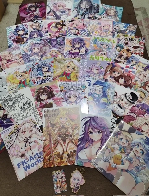年末できなかった掃除してたら、今まで作ってきた同人誌や、たずさわった作品が出てきたので並べてみたいくつか入り切らないのもあるから、これ以上ありますよう描いたなー!今年も頑張るべ! 