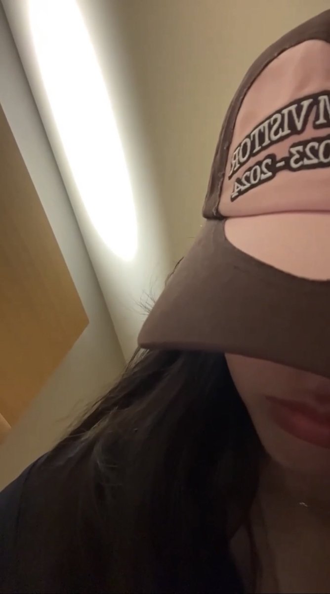 noziihye's tweet photo. 가짜삐짐                                                    진짜삐짐ㅋㅋ https://t.co/RvwciNyYmn