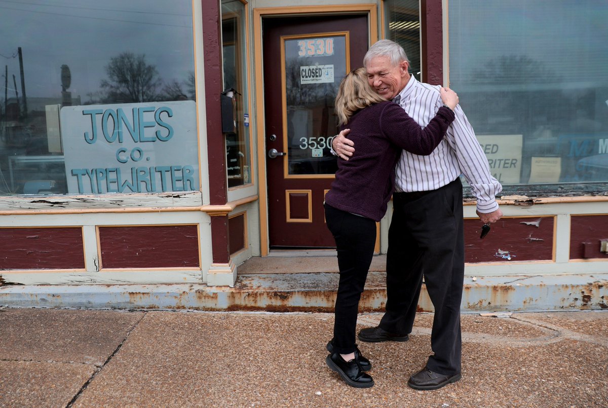 After a 59-year-run Maplewood typewriter repair store closes. It's the last of its type. Via @Hannah_SWyman stltoday.com/news/local/bus…