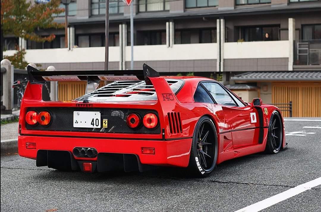 FerrariItalia10's tweet photo. Ferrari F40 LM https://t.co/Vx9JiRspcj