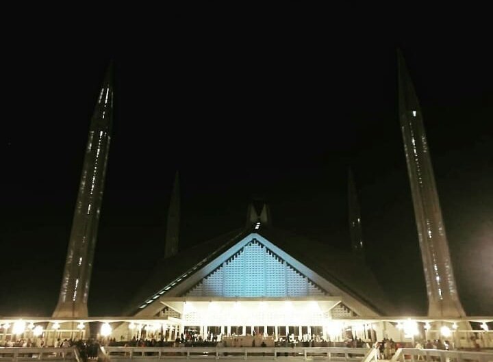 UmeZohan's tweet photo. The Beautiful Faisal Mosque Standing in All It's Glory ❤️ https://t.co/MLu6xOFrOt