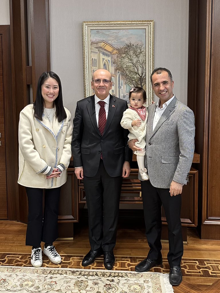 caseykimcsk's tweet photo. It was lovely meeting you Sayin Bakanım 🇹🇷@memetsimsek today with our little lady. I wish you all the best in 2024 - the Year of the Dragon that’ll will bring luck, wealth, and power, with strong leadership skills 🐉 #갑진년 #甲辰年 https://t.co/UTKWesaAjy