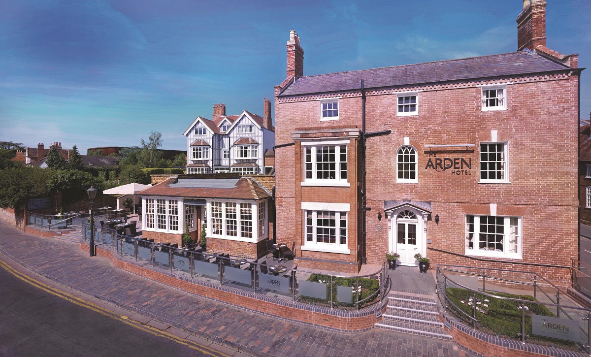 Just got engaged? Why not book our 'January Wedding Offer'
Book a wedding showround with us in January and receive a glass of fizz to celebrate your engagement! Call to book on 01789 298682.

#engagement #weddingoffer #showround #stratforduponavon #MyShakespearesEngland