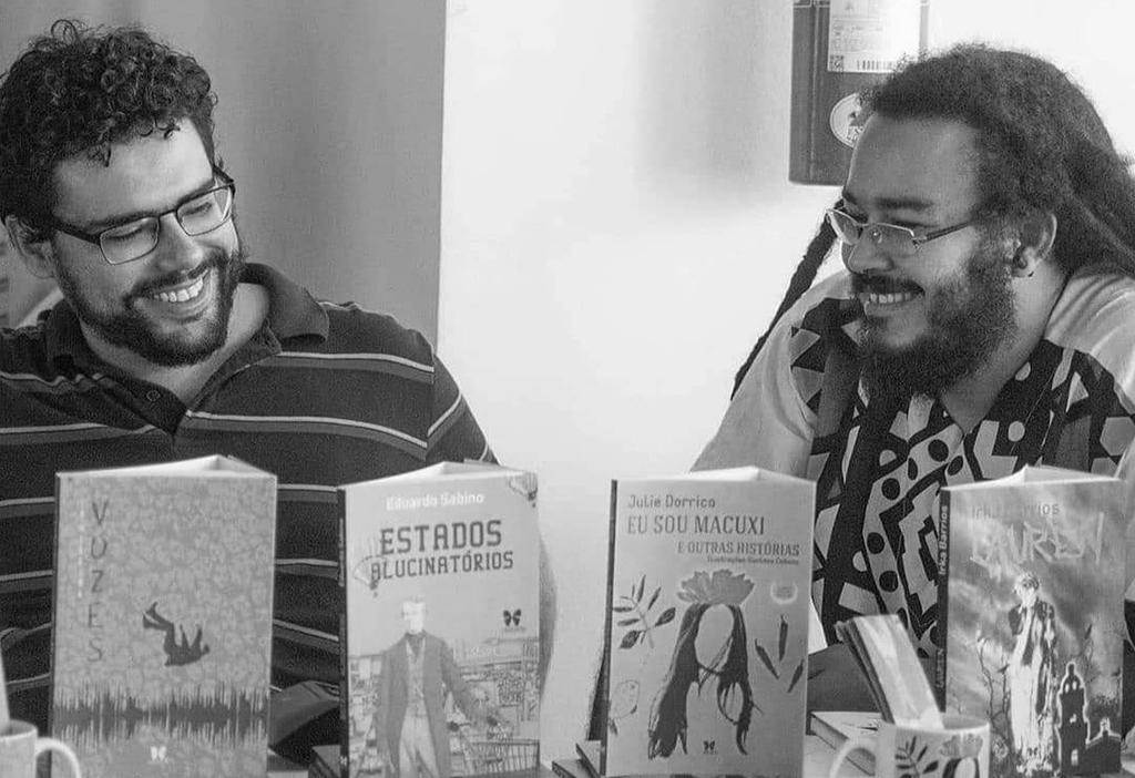 jornalrascunho's tweet photo. Editora Caos &amp; Letras (@edcaoseletras) lança chamada para seleção de originais. Até 15 de fevereiro, inscrições podem ser feitas nos gêneros conto, romance, crônica e poesia: https://t.co/RJERGSSK0R https://t.co/E2RUH35Wld