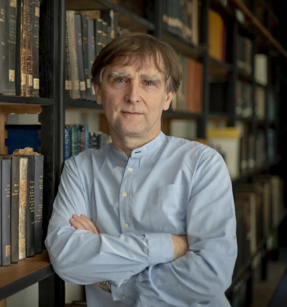 Fiksacja na wizji uczelni jako przedsiębiorstwa sprawia, że coraz słabiej domagamy się, by uniwersytet pozostał miejscem debaty kształtującej postawy i wartości, miejscem krytycznych pytań i analiz – piszą Mateusz Błaszczyk i Marcin Wodziński z <a href="/uniwroc/">UNIWROC</a> 

forumakademickie.pl/sprawy-nauki/u…