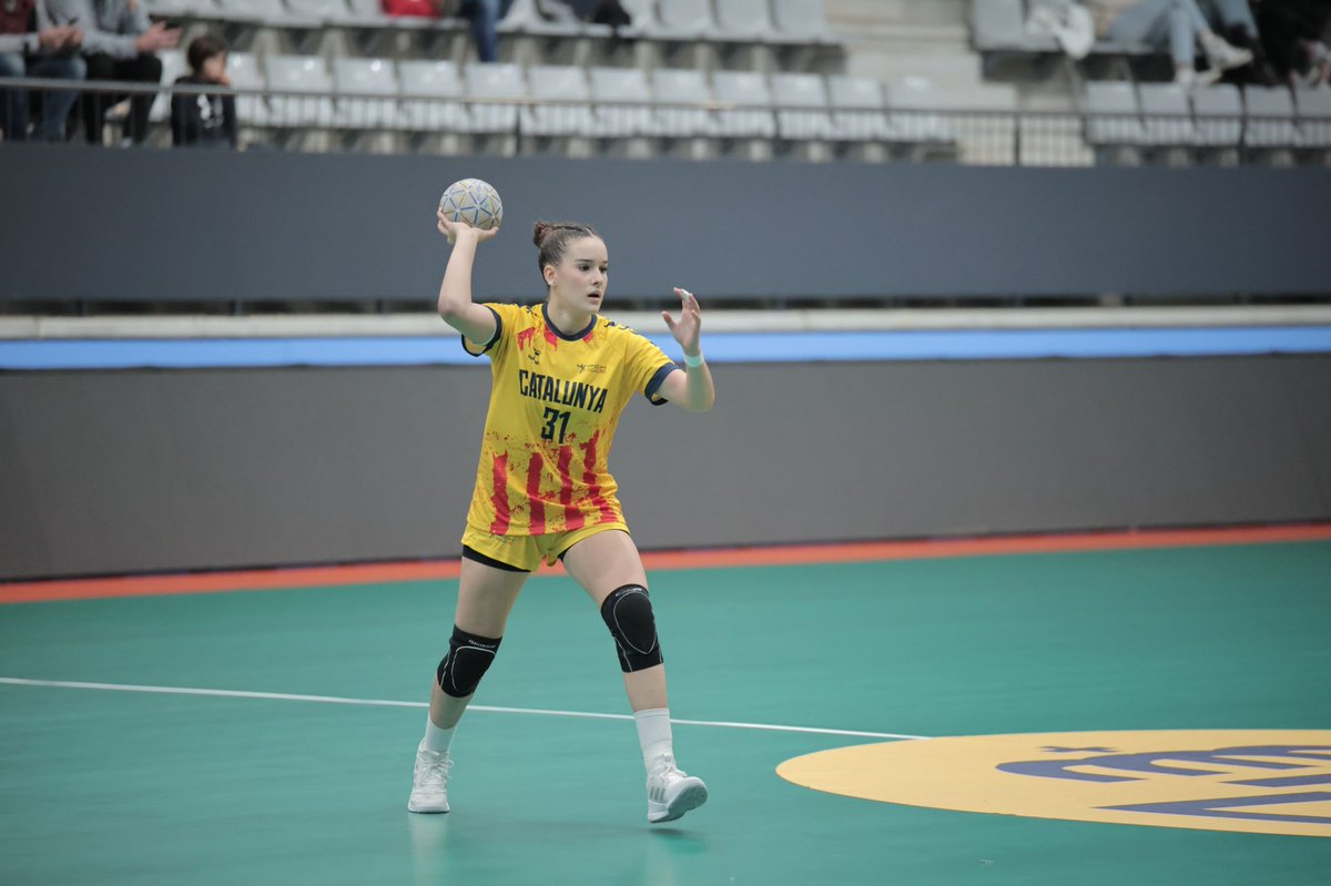 FedCatHandbol's tweet photo. 🤾🏽‍♀️La SCJF s'adjudica la seva plaça a quarts de final del #CESA2024CAT ❗️

👏🏽 Gran treball, enhorabona noies!

 #HandbolCatalà https://t.co/3ldlAtY5p8