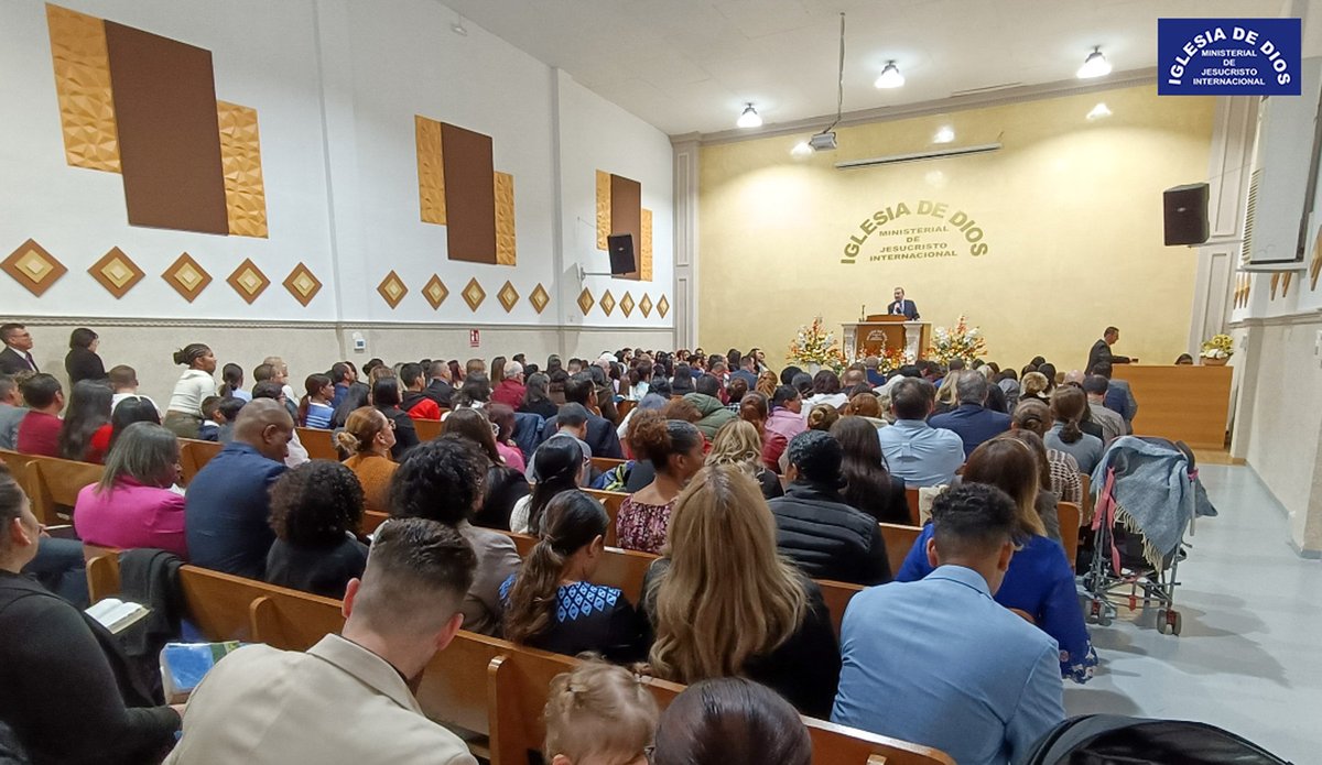 IDMJIoficial's tweet photo. 🇪🇸 Fotos: Visita del Hermano Carlos Alberto Baena a la Iglesia de Granada, España
https://t.co/fjnxWXYj0f

El día jueves 28 de diciembre de 2023 la Iglesia de Granada, en la comunidad de Andalucía, España, recibió la visita del Hermano Carlos Alberto Baena, Pastor General de la iglesia y su esposa, la Hermana Raquel Hernández, también asistieron hermanos de otras ciudades, Marbella, Sevilla, Almería, Málaga y otras más.
