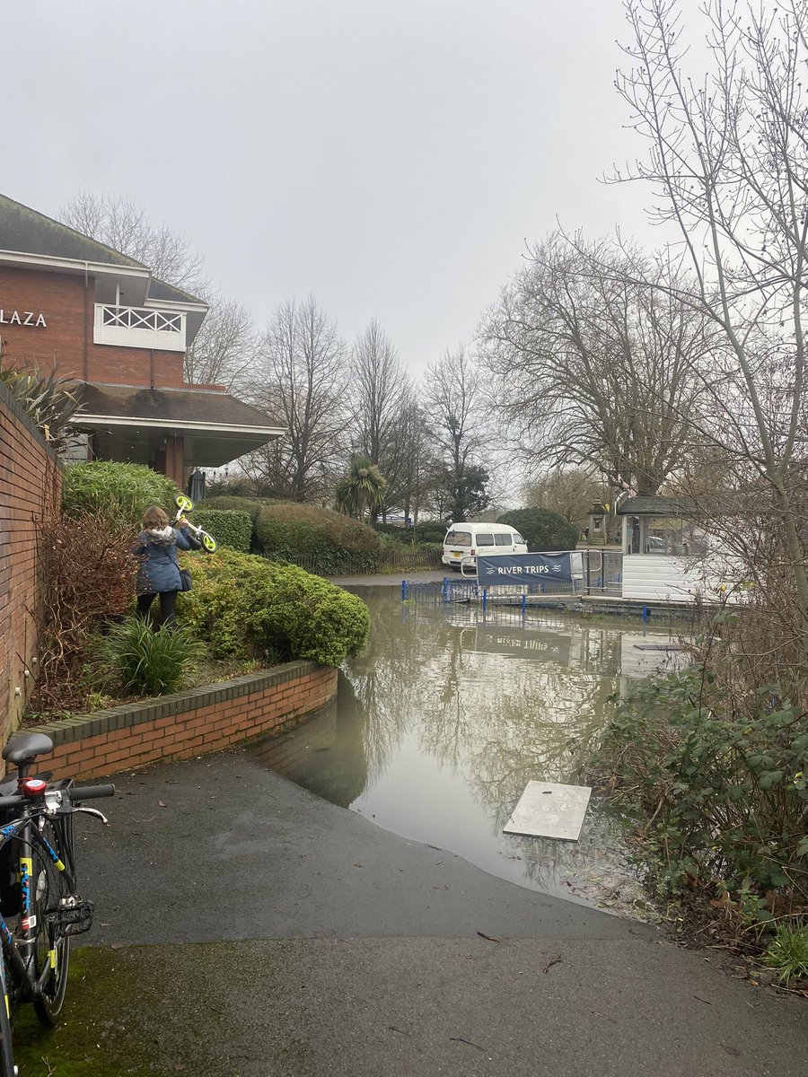 KidicalMassRead's tweet photo. This is the route that @ReadingCouncil advised us that they want children going to #rivermead by foot and bike to use. It’s deeper than my pedals.

@CllrJennis @DaveJMcElroy is there an update on this? The river is above its banks at multiple points right now, it’s not safe. https://t.co/77H2o6JTpY