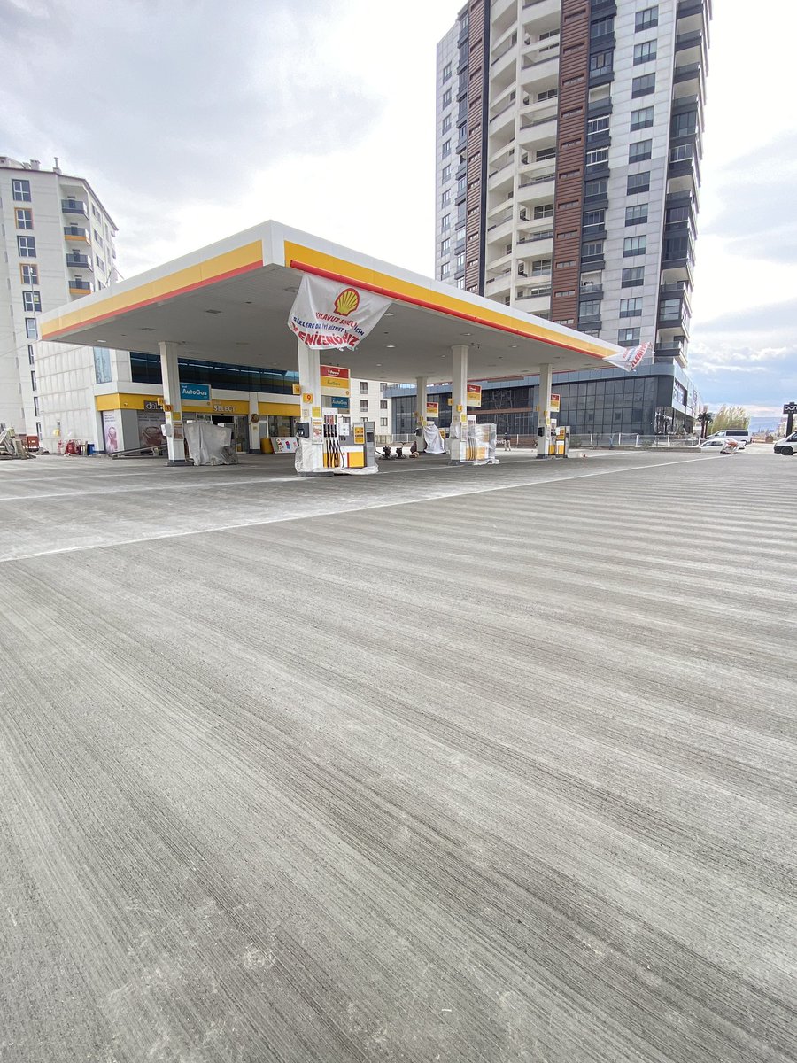 Cihanyapi's tweet image. Akaryakıt istasyonu yapım işlerinde de biz varız..!  #zeminbetonu #concrete #endüstriyel #cihanyapı #sivas