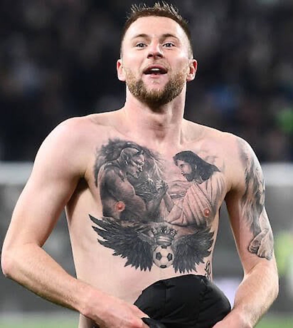 Mas93140's tweet photo. Skriniar on peut même pas le vendre en Arabie saoudite à cause de son tatouage de con mdrrr https://t.co/71SJZnws6f