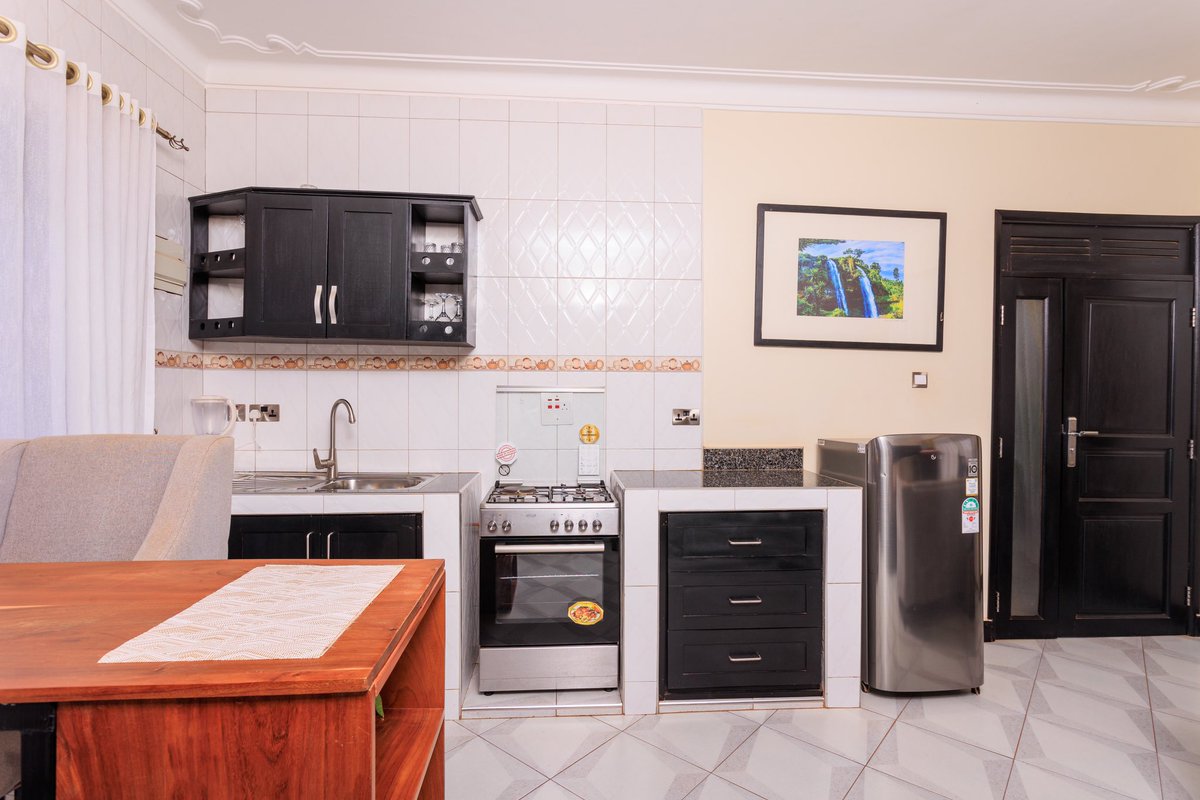 Greenwoods256's tweet photo. Experience the delight of culinary exploration in our expansive gourmet sanctuary. This kitchen transcends mere space; it offers an immersive journey.
Make a reservation with us by calling +256 740 119 944.
#greenwoodsapartments #airbnb #housing #kitchenview #Uganda https://t.co/w2khezs1GM