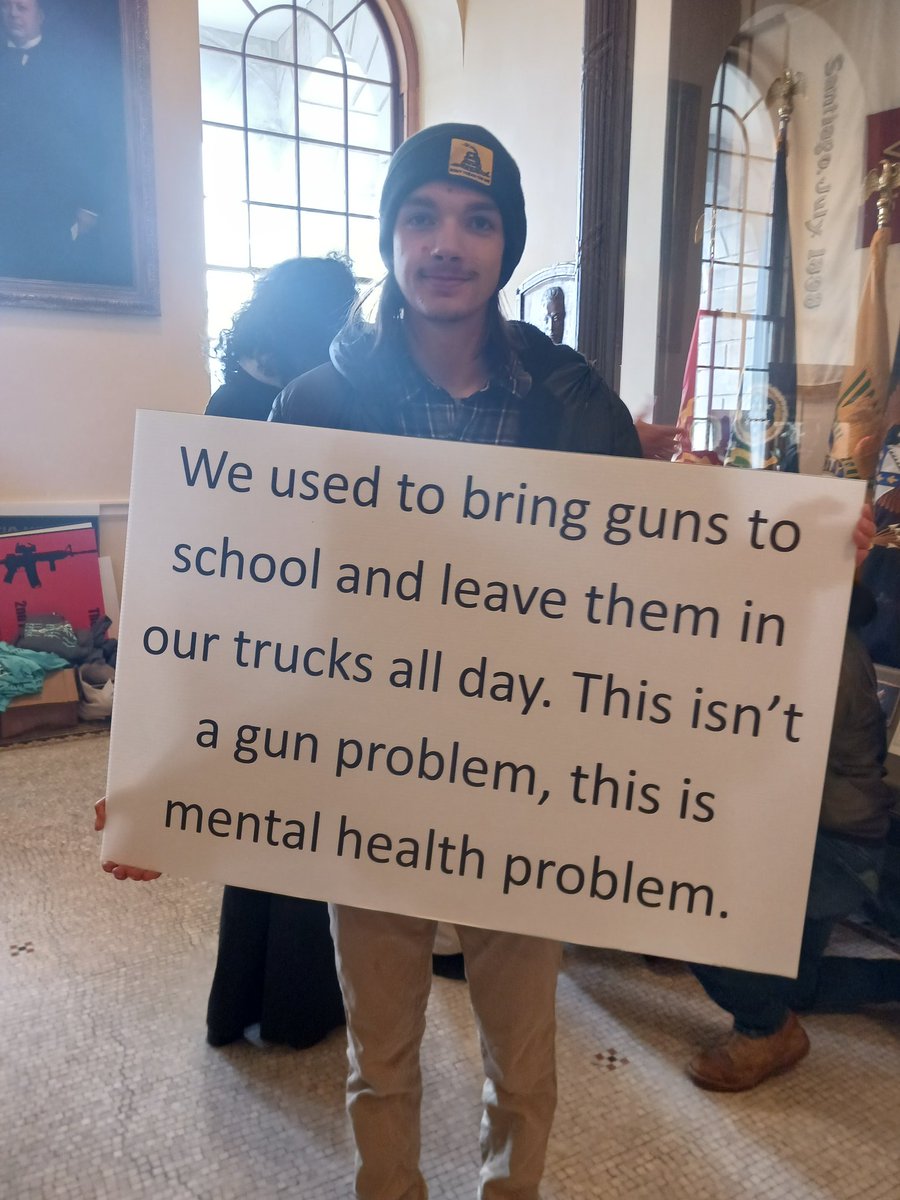 Thank you to the Gun Owners of Maine and other #2a supporters who came out to the rally at the #Capitol yesterday.
I LOVED the signs!!

'Those that would give up essential liberty for a little safety deserve neither.'
-Benjamin Franklin
#mepolitics
#assaultweaponsban
