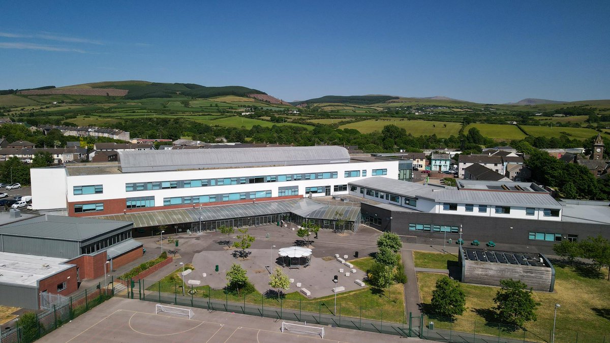 BREAKING: 'Malicious communication' sends Cumbria school into lockdown as police make firearm arrest

lancs.live/news/cumbria-n…