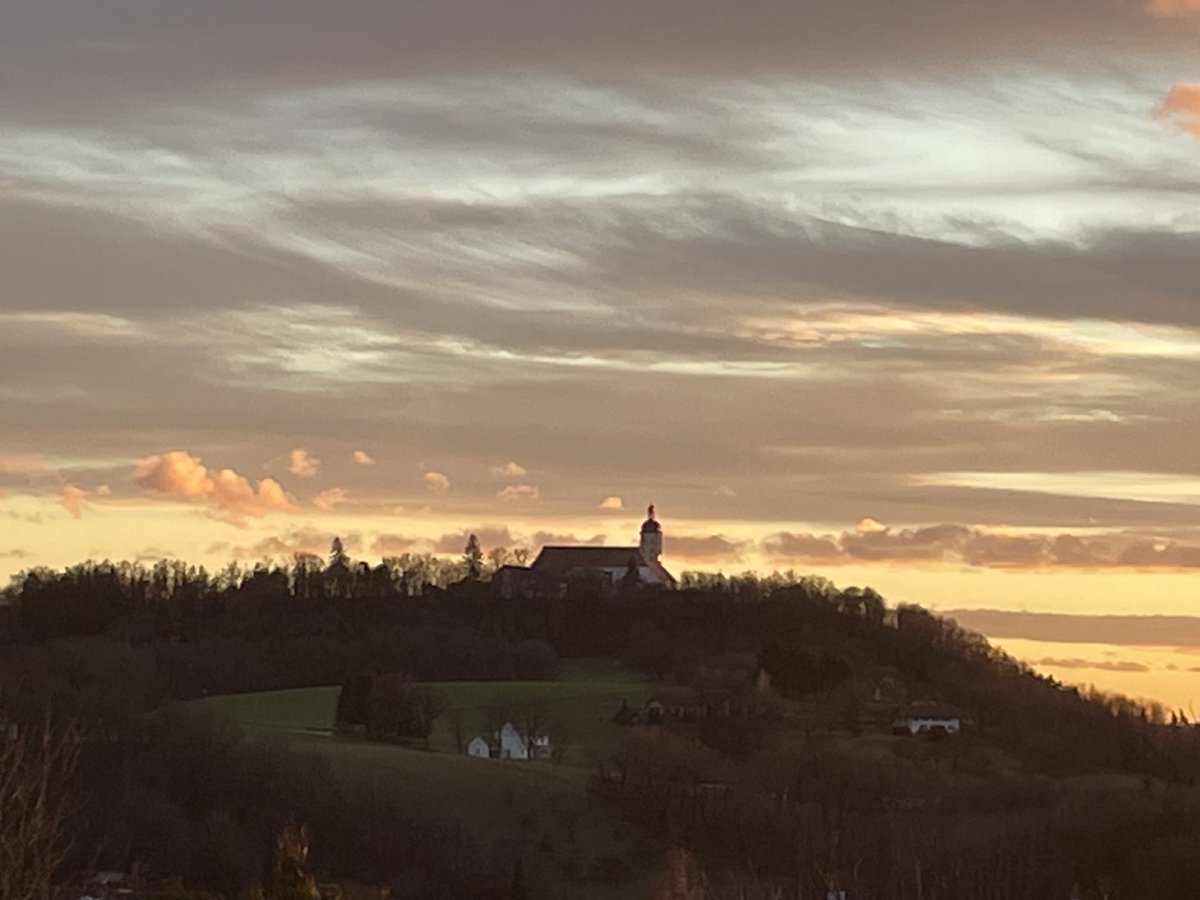 AStegbauer's tweet photo. Gestern Abend noch traumhafter Sonnenuntergang 😍 und heute Regen und Wind 😞
#2024 #abendstimmung #sonnenuntergang #sunset #bogenberg #bogenberg⛪️ https://t.co/lPatz8wC0j