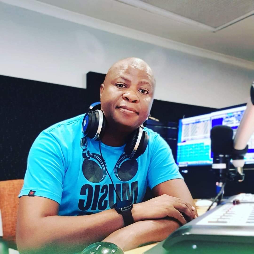 tasingo's tweet photo. I volunteered at a community radio station for 12yrs before I got my  big break at SABC Motsweding Fm, it doesn't matter how long it takes and how hard it is,one day you'll reach your destiny 🙏 https://t.co/OxyFCVN0wc