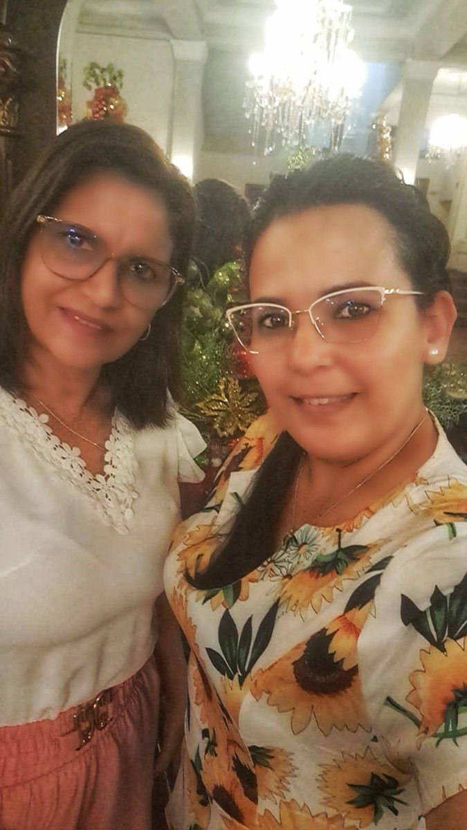 En el Día del Higienista y Epidemiólogo cubano llegue a todos nuestras felicitaciones en especial a las Doctoras Alina Rodríguez y Claudia Osés, de nuestra Brigada en Jalapa.
#CubaPorLaVida