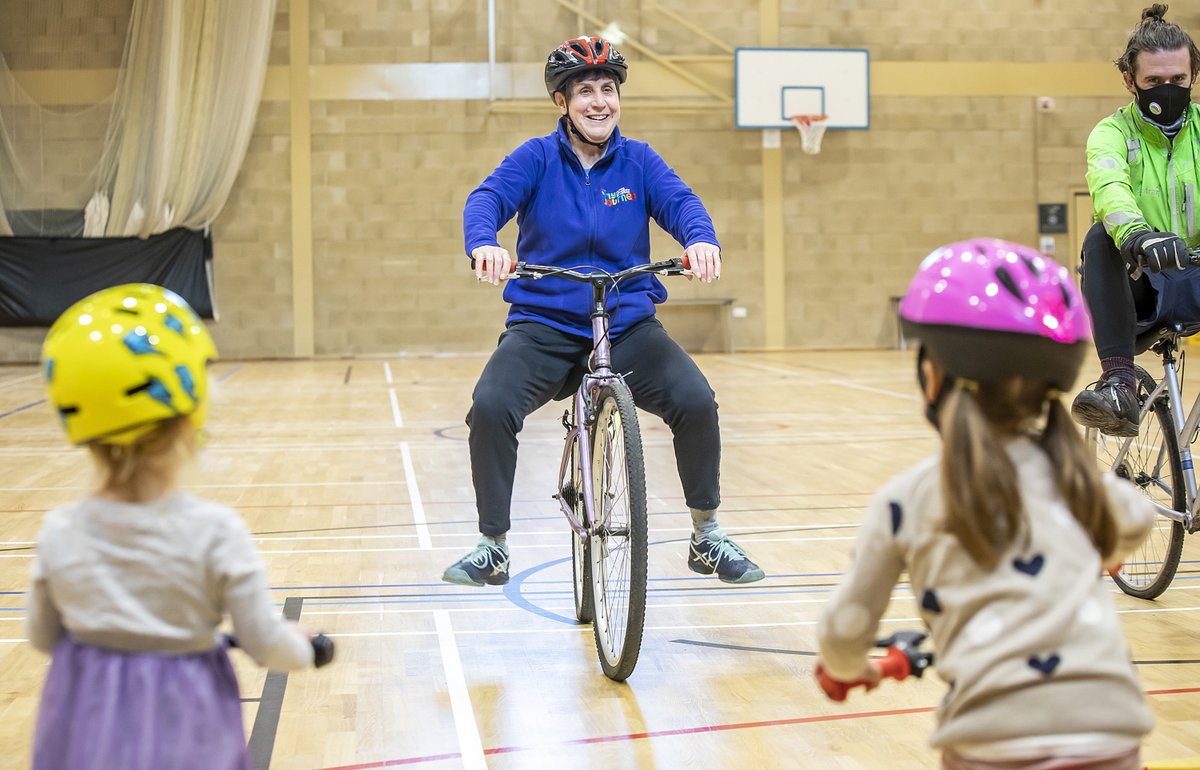 WokinghamBC's tweet photo. Our former cycle training co-ordinator has won an award from The Bikeability Trust! 🏆

Jill Bissell, who is now retired, launched @BikeabilityUK  training in our borough's schools and taught thousands of children to ride. 🧒🚴

Find out more: https://t.co/OxSg7I8XA0 https://t.co/7Jw14a3amf