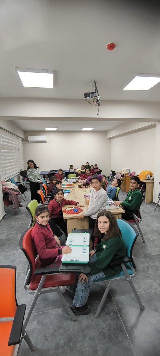 IgdirGM's tweet photo. Akıl ve zeka oyunları kursumuz devam ediyor ☺️🎊🌟
📍Konaklı Gençlik Merkezi https://t.co/hh7tS9PYPe