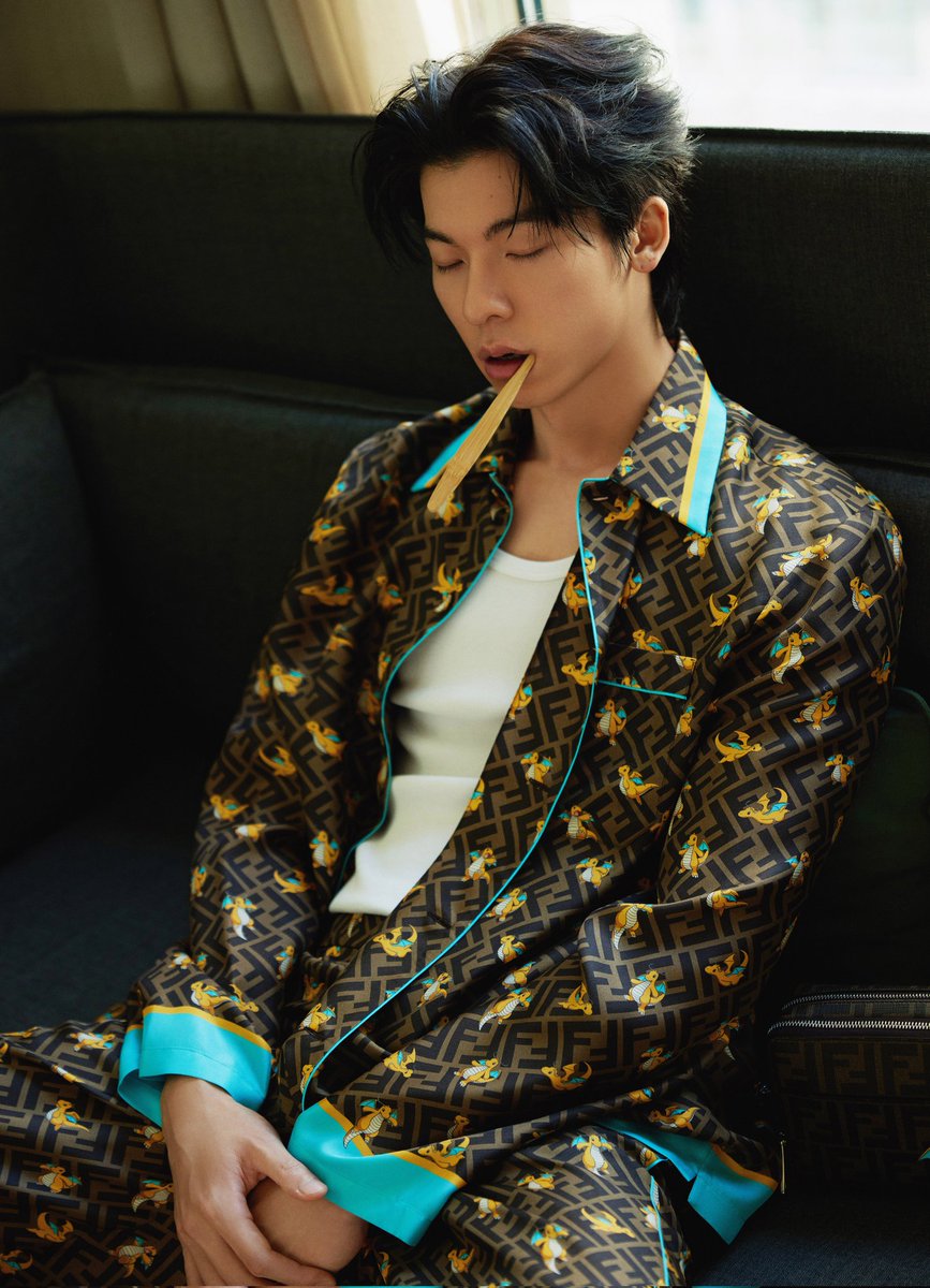 Double_H_one's tweet photo. 20240104 오로라 웨이보 

FENDI (포켓몬스터 콜라보) X 허광한

난닝구 입고 잠옷 입는 사람=허광한

📎https://t.co/S93drtCFYV https://t.co/eWuhy2k0x3