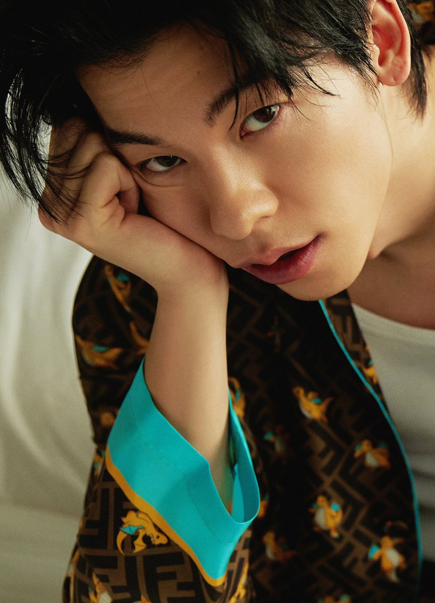 Double_H_one's tweet photo. 20240104 오로라 웨이보 

FENDI (포켓몬스터 콜라보) X 허광한

난닝구 입고 잠옷 입는 사람=허광한

📎https://t.co/S93drtCFYV https://t.co/eWuhy2k0x3