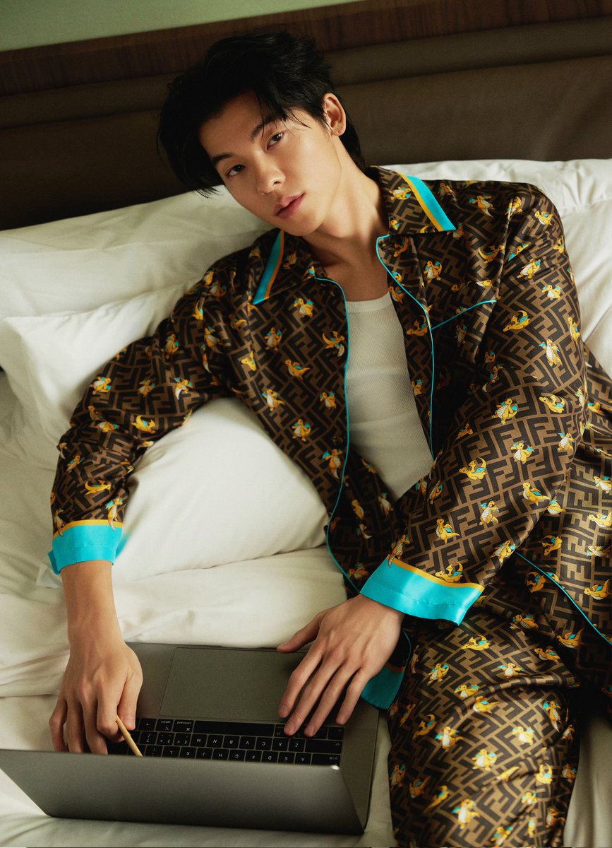Double_H_one's tweet photo. 20240104 오로라 웨이보 (2)

FENDI (포켓몬스터 콜라보) X 허광한

졸린거 같은데 옆으로 내가 좀 갈까?!

📎https://t.co/S93drtCFYV https://t.co/ycvTpsi0jd