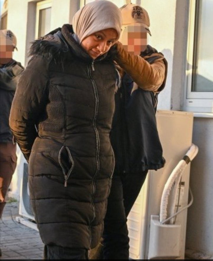 Kemalistgunluk's tweet photo. MOSSAD adına ajanlık yaptığı şüphesiyle 34 kişi gözaltına alındı.

Gözaltına alınanların çoğunun Irak, Suriye, Lübnan ve Filistin uyruklu olup, konut satın alma karşılığı oturum aldıkları tespit edildi.

Kaç şeriat, hilafet ve Özgür Filistin mitingine katılmışlardır? https://t.co/GT5NCj0HU1