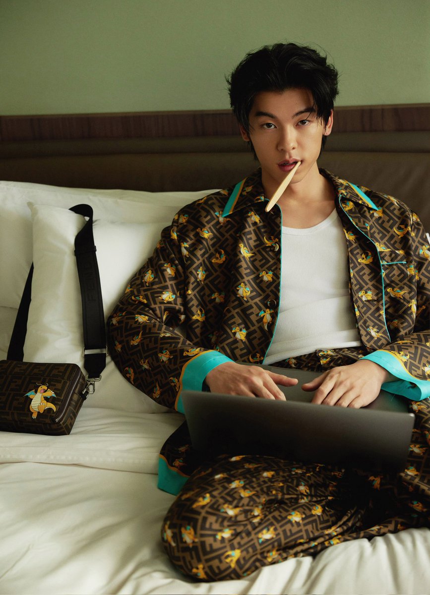 Double_H_one's tweet photo. 20240104 오로라 웨이보(3)

FENDI (포켓몬스터 콜라보) X 허광한

칫솔 물고도 잘생길 일인가!!!🤴
ㄴ네!!!!!!

📎https://t.co/S93drtCFYV https://t.co/mMmhA6I5On