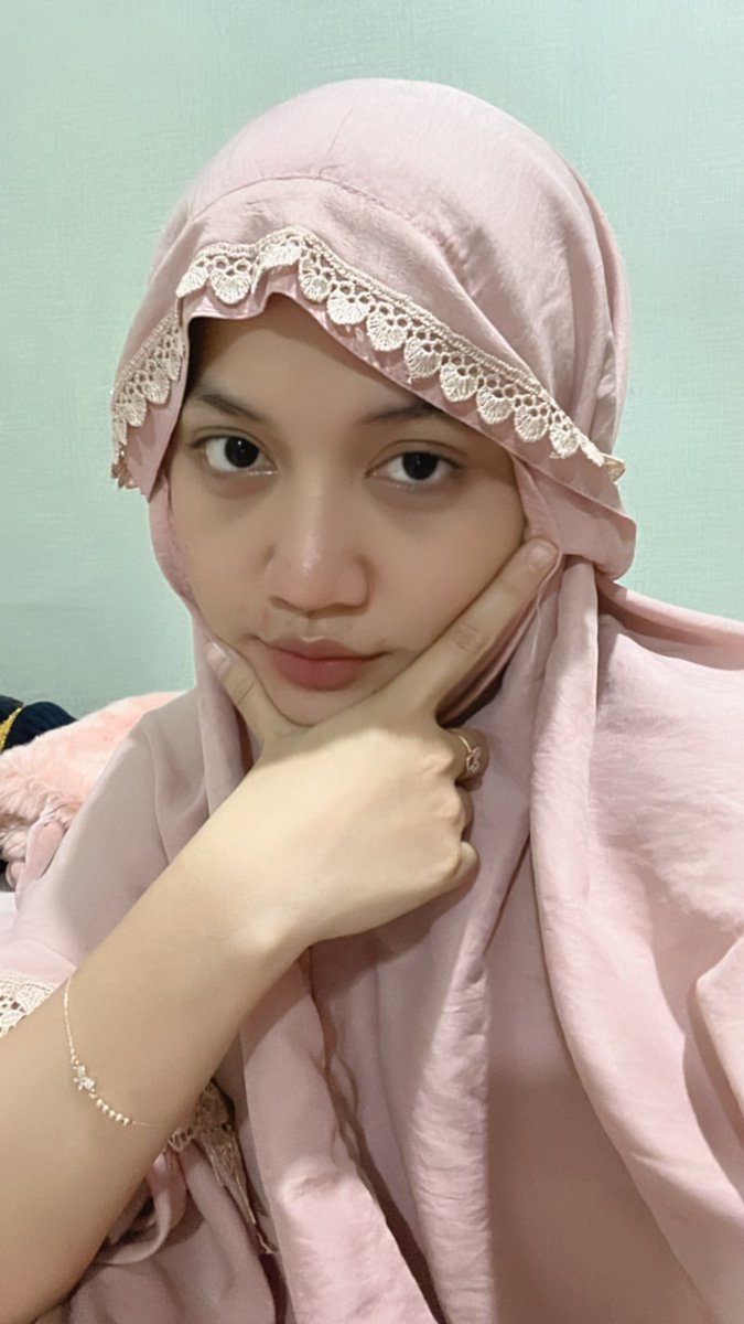 pwettysyafa's tweet photo. Kantung mata udah ga ketolong https://t.co/FCIIZSVICX