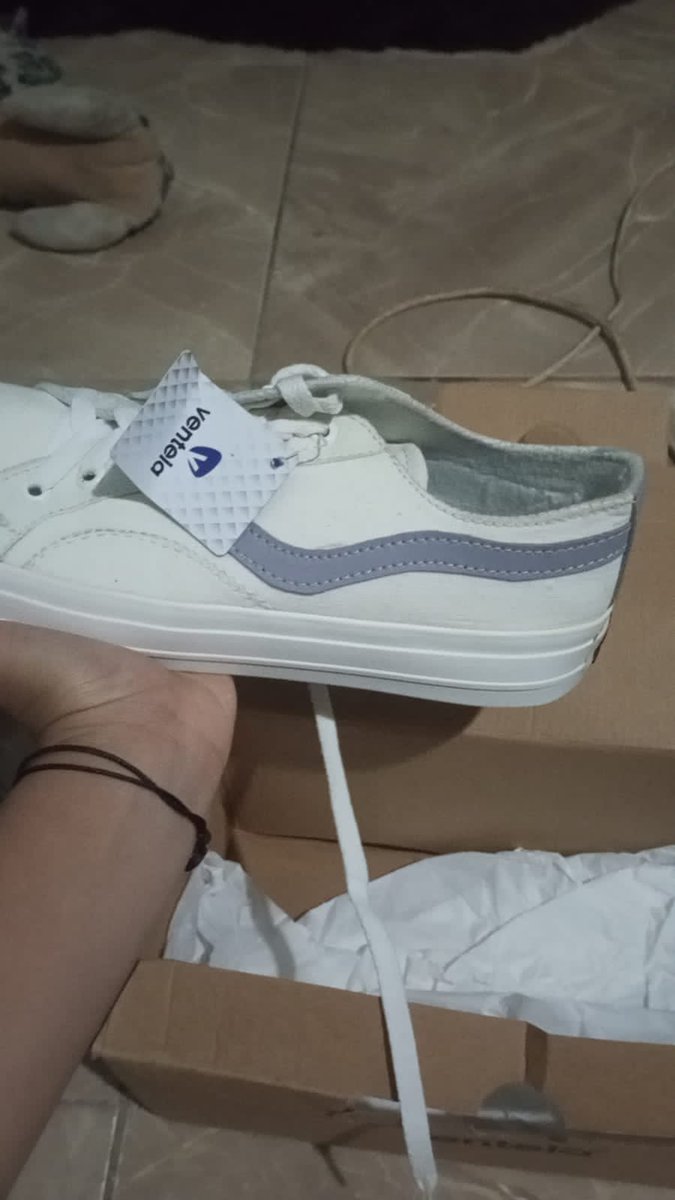 IgnaciaMulia's tweet photo. WTS ‼️ Ventela gercep 115k NEGO!!! Size 39 (25,2cm) 📍SURABAYA BARAT
#wts #jualan #sepatu #ventela https://t.co/x4IdCp7sNY