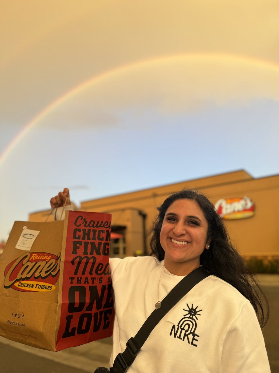 missgee__'s tweet photo. Starting my 30th birthday off right😂😝

@raisingcanes https://t.co/mqEE4RA0Ej