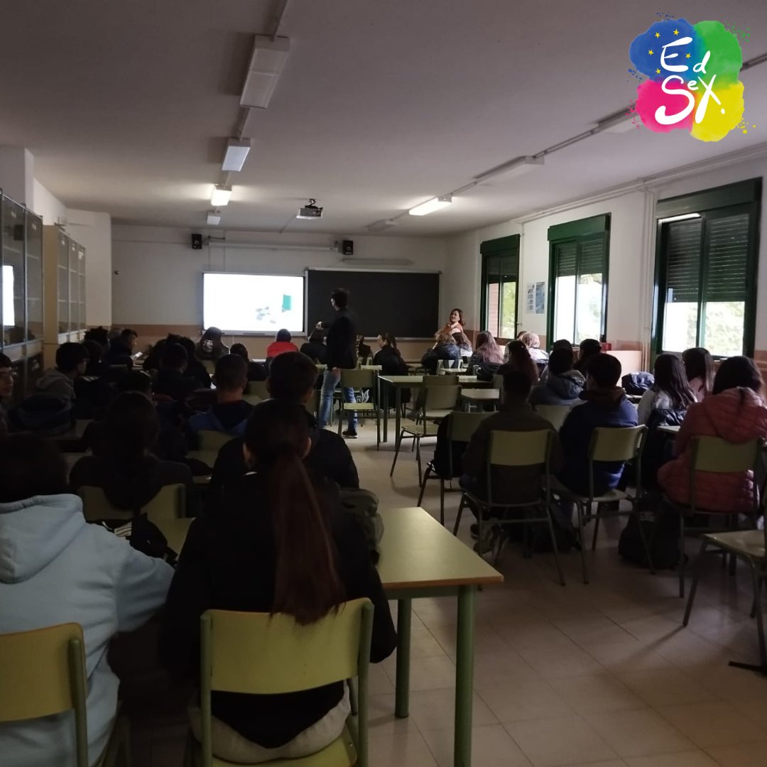 EdSexUclm's tweet photo. Por aquí dejamos algunas fotos que no llegamos a publicar el mes pasado.
Semana de la ciencia celebrada en IES Carpetania situada en la localidad de Yepes.

Si queréis más información acerca de nuestro proyecto no dudéis en visitar nuestra página web:
https://t.co/ofN84Tg2f4 https://t.co/jelSwpoA1s