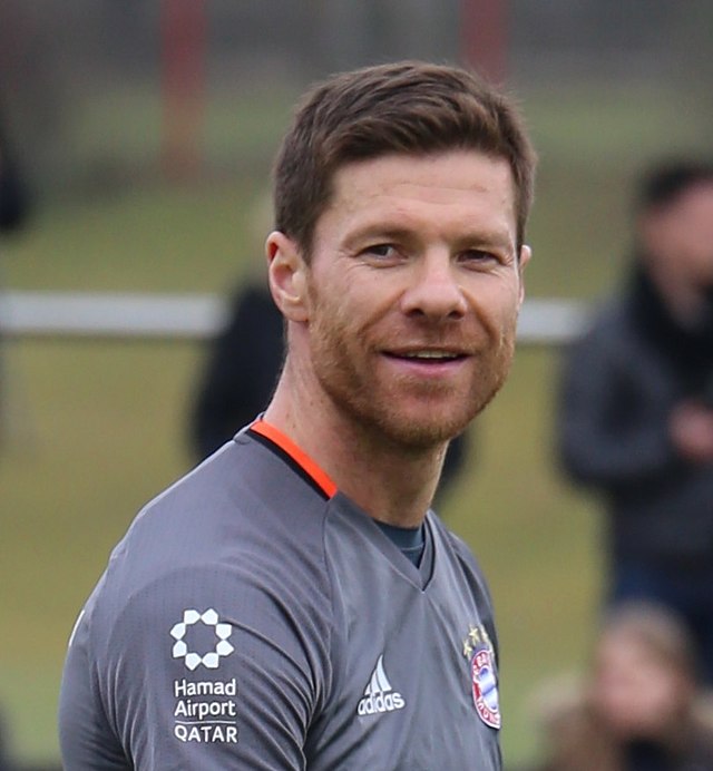 Wie die Bundesligatrainer in einer handelsüblichen Barschlägerei performen würden [ein Thread]

Xabi Alonso:
Technisch einwandfrei, traut sich aber nicht eklig genug zu kämpfen um zu gewinnen, weil er ein zu großer Gentleman ist und das auch von anderen erwartet.