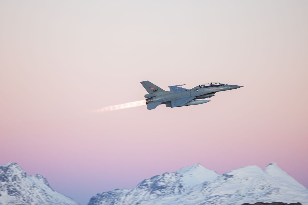 DefenseMirror's tweet photo. Ukrainian Fighter Pilots Commence Training in Denmark with Norwegian F-16s: https://t.co/jmREymMa9d
#F16 #training #Norway #Denmark #Netherlands #F16training #Ukrainianpilots #NATO #Russia #Ukraine #RussiaUkraineWar #UkraineWar #RussianInvasion #WinterIsComing https://t.co/3vtTtPSfUj