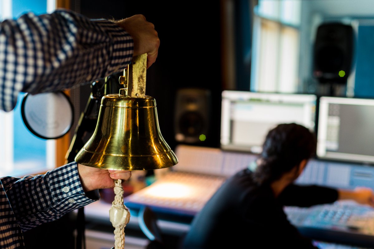 voidfactory's tweet image. If you love making sounds and aspire to work in games, we are looking for an audio intern at @RareLtd . You will get to learn and grow and be a part of the incredible team that shaped the #seaofthieves audio. #gamedevs 
Apply here : rare.co.uk/internships