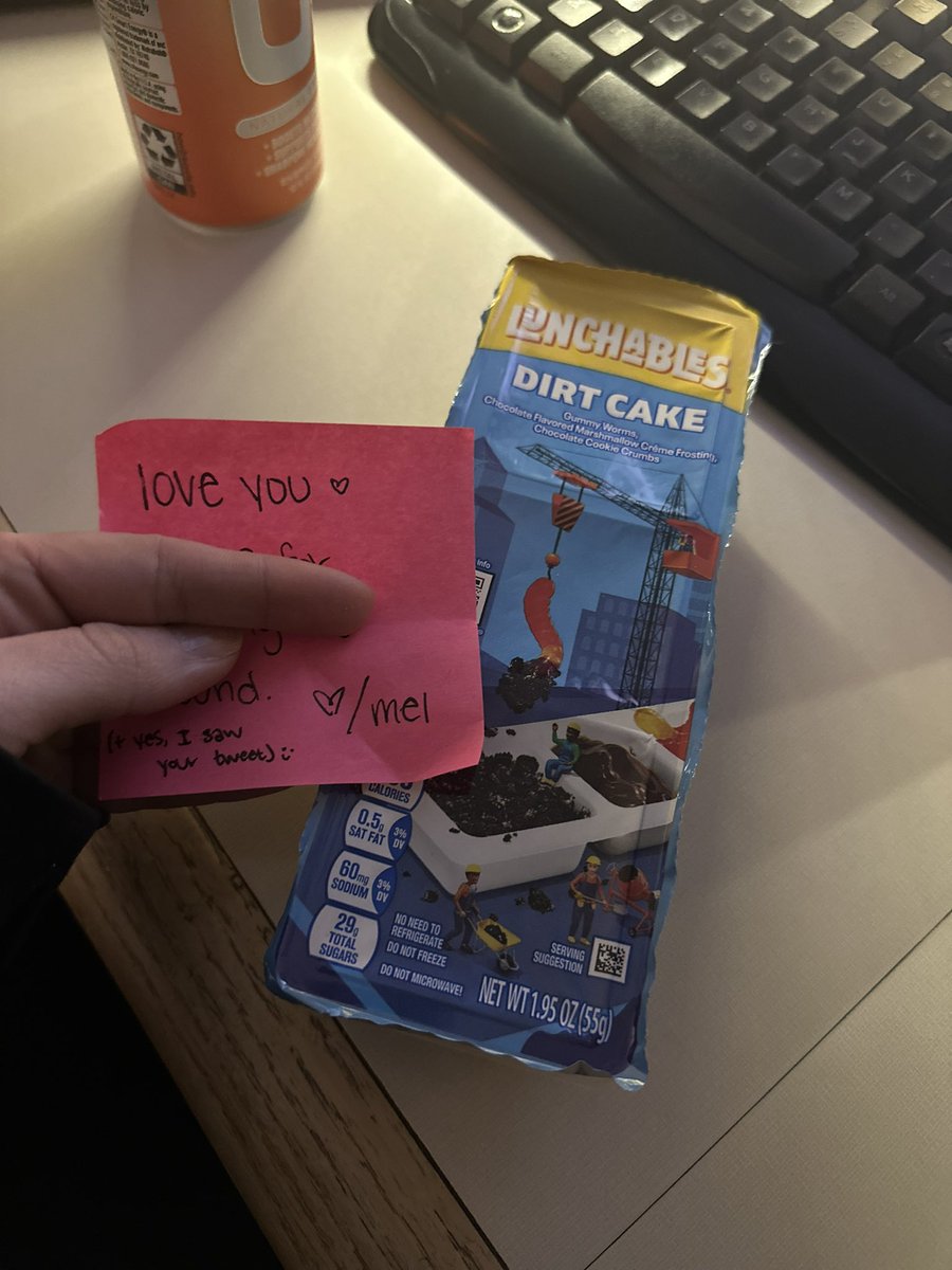 mickeydoo26's tweet photo. I feel so loved 🥺 @melanieberreth https://t.co/k15SYlvE08