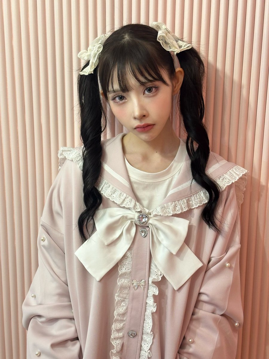 【press】

♡Ank Rouge 2024 SS collection vol.1♡
【ruffle♡ribbon】

オフショットを公開🎀

model▶︎ 緩苺ちゃん
＠1004yrm_ 

1月5日 12時〜
公式通販サイトAilandにて公開✨

#緩苺 ちゃん
#ankrouge https://t.co/0iTiQBaiwB