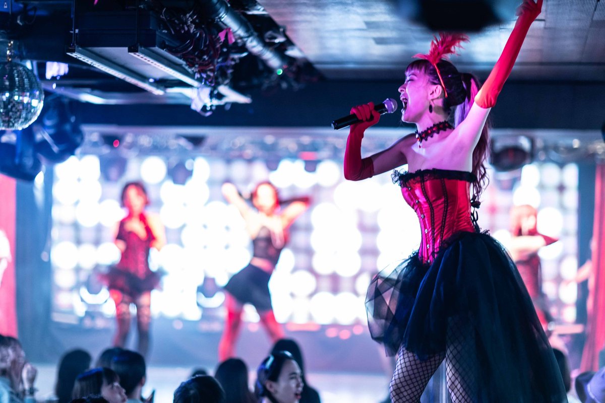 Lady_bard_des's tweet photo. アイコン何年前の写真だよって感じだったので変えました！心機一転。お気に入りのLady Marmaladeの一枚💃
Photo by @HAMASHOW_WORKS https://t.co/vJsE75NyeE