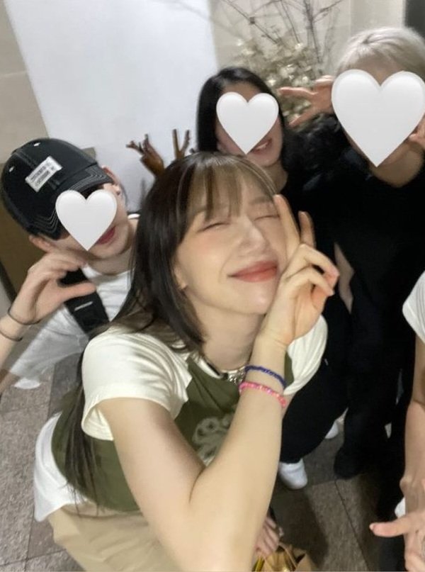 5yOQd's tweet photo. 머니 추는 카키 바다 이날 완전 좋아🥹💚🤎 너무 퀸카 https://t.co/ItP1frtFe5