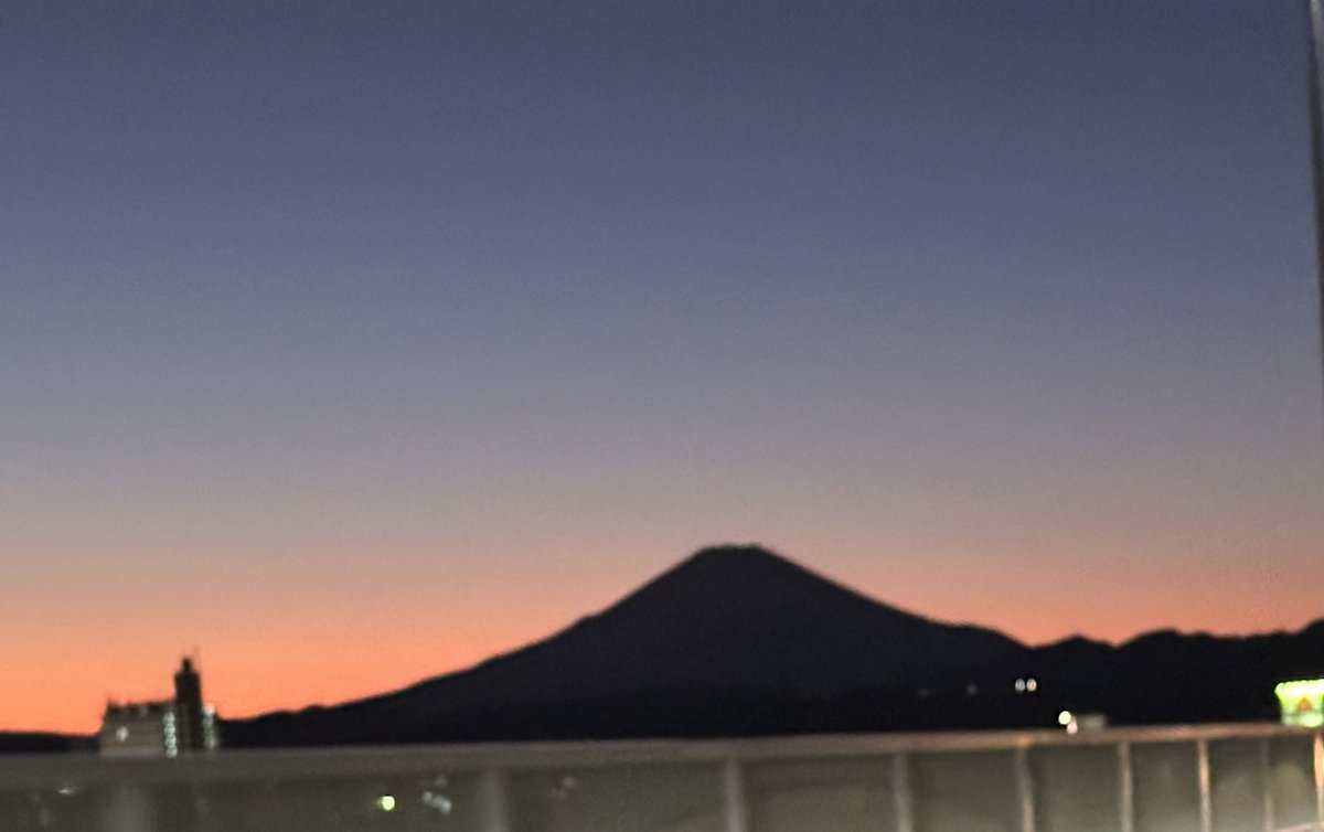 kumao_jp's tweet photo. 今の富士山です

#スカロケ  
#イマソラ https://t.co/jRXmhNf17f