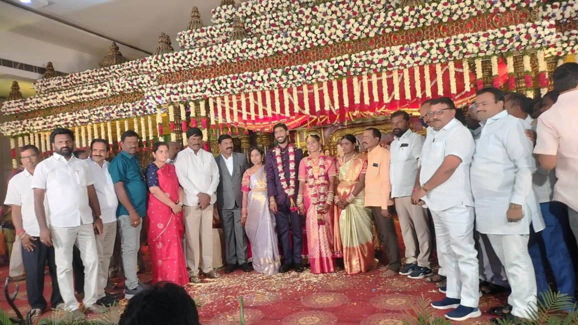PSRNSPT's tweet photo. వరంగల్ జిల్లా గీసుకొండ మండలంలోని PDR గార్డెన్స్ నందు జరిగిన దుగ్గొండి మండల బిఆర్ఎస్ పార్టీ నాయకులు "శ్రీమతి/శ్రీ. వంగేటి నాగమణి-అశోక్ కుమార్" గార్ల కుమారుడు "నిఖిల్ కుమార్-దీక్ష" ల వివాహ వేడుకకు హాజరై నూతన వధూవరులను ఆశీర్వదించడం జరిగింది.
#narsametBRS https://t.co/F0YKRMCVNG