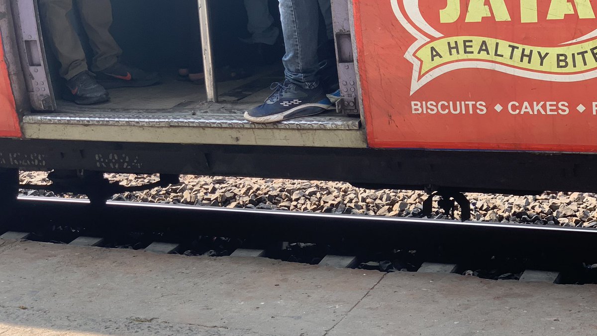 atripan's tweet photo. Look at the height between the train and the platform number 2 at Hindmotor railway station. How can women, senior citizen can get into the train? Pls modify the platform to help the daily commuters.@RailMinIndia @drmhowrah https://t.co/FlrKXcbhHQ