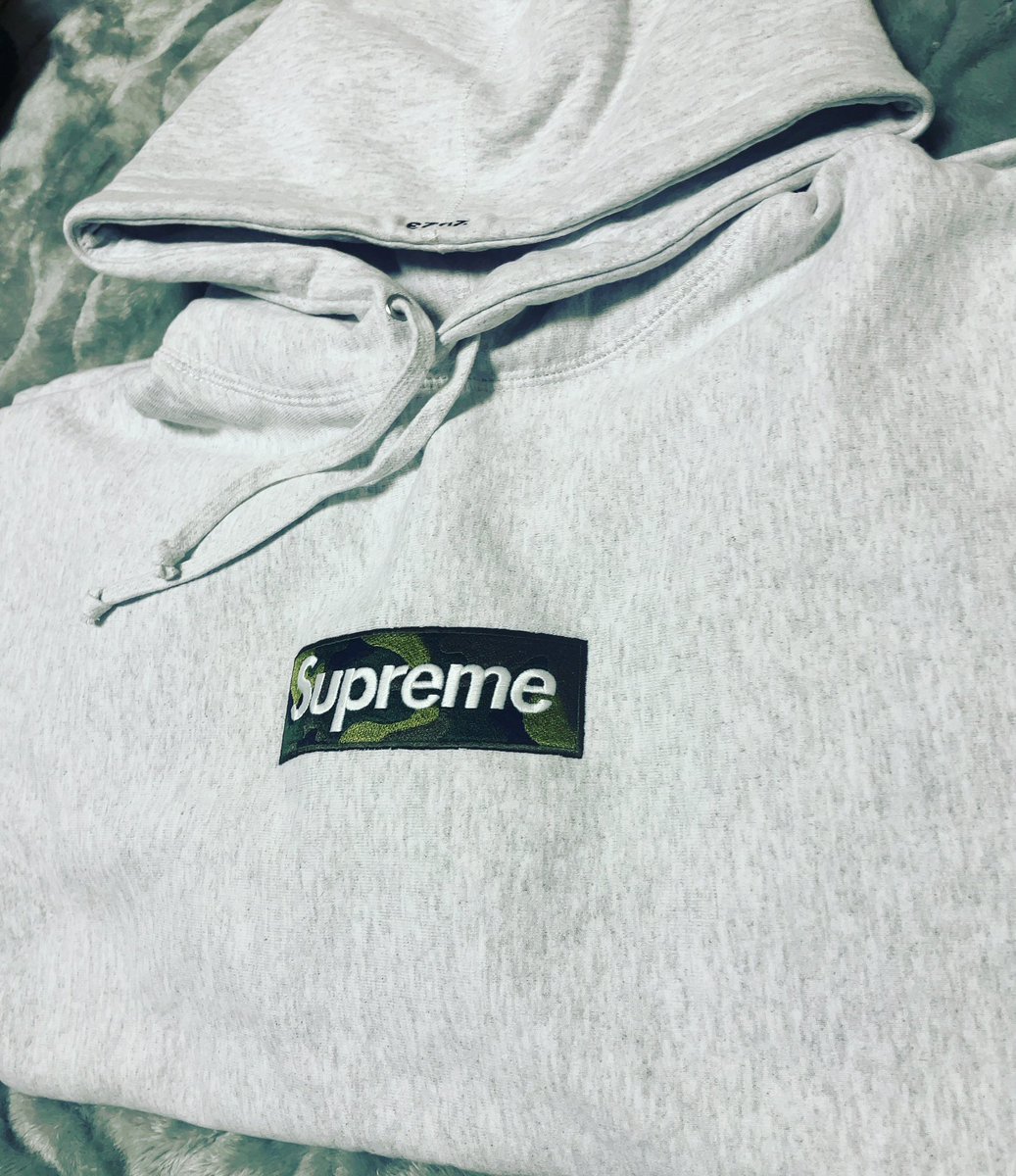 NaBiU_Channel's tweet photo. 新年1発目はプレ値でいきました😨
今年もよろしくお願いします🙇
#sup #supremenewyork #supreme #supremenyc #supremeboxlogo #supreme23fw #supremeコーデ https://t.co/b0HjN4FE4J