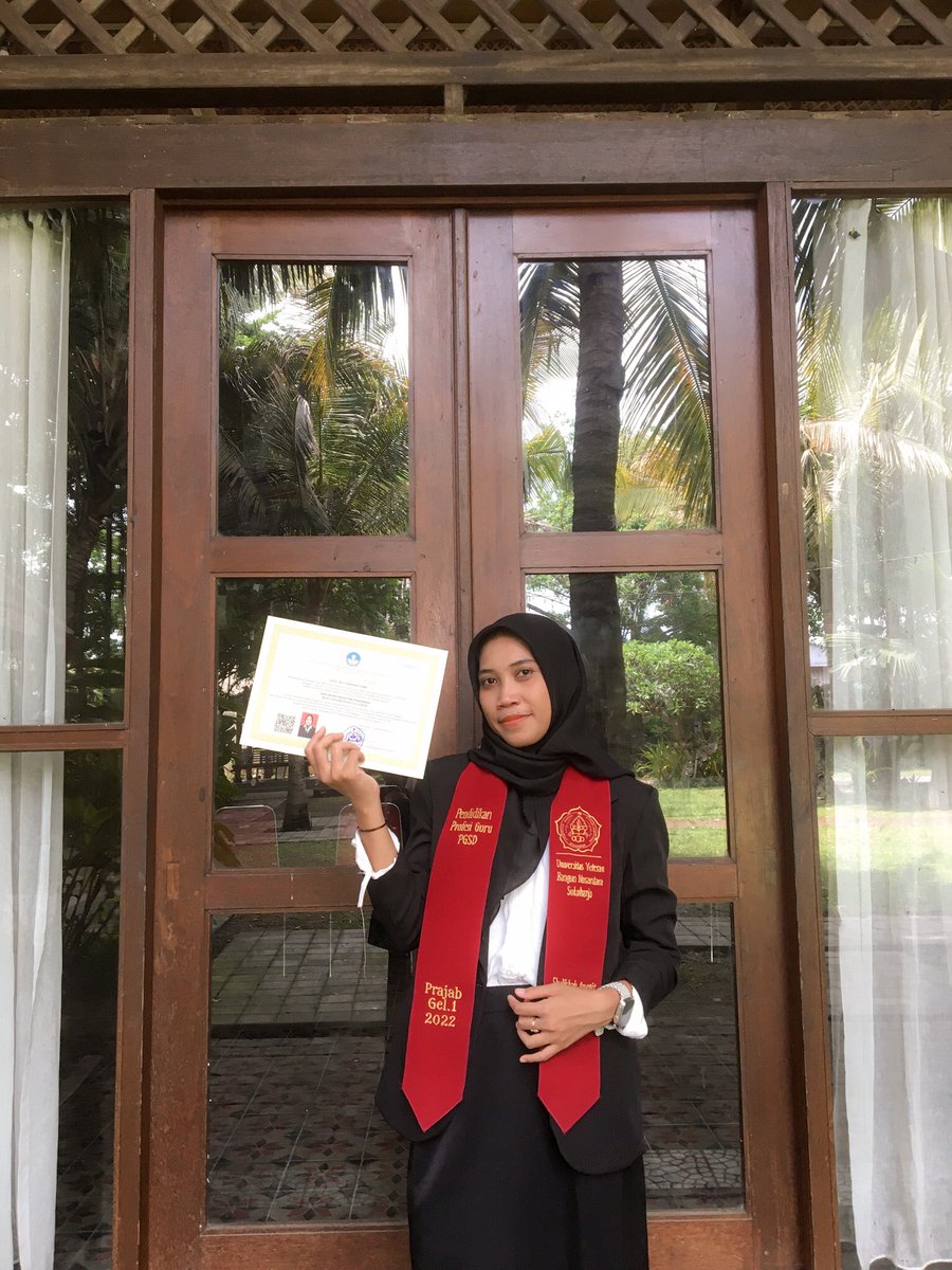 sholikhaAnggit's tweet image. Alhamdulillah Officially S.Pd., Gr ✨🤍