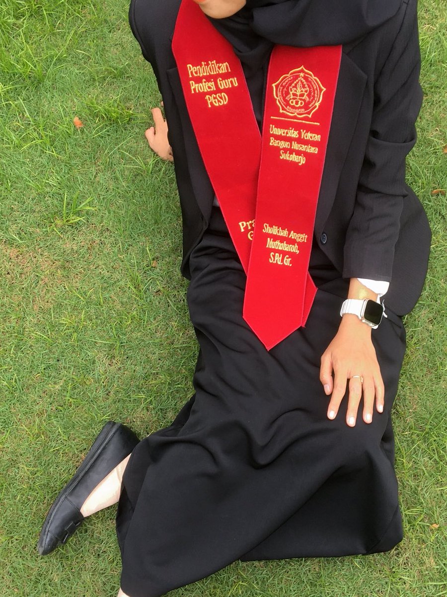 sholikhaAnggit's tweet image. Alhamdulillah Officially S.Pd., Gr ✨🤍